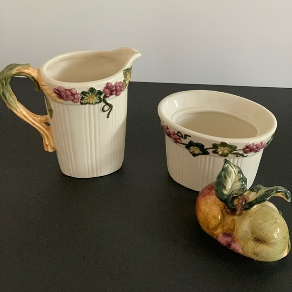 Gravy boat, cream sugar, salt pepper set - Picture 8 of 8